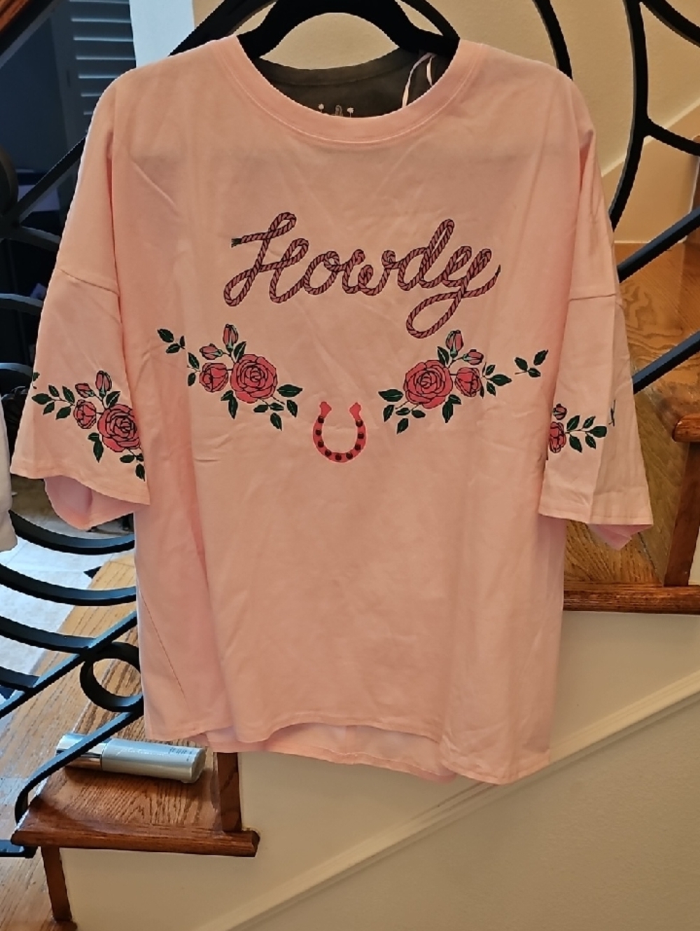 Peach Love California Pink 'Howdy' Graphic Tee with Rose & Horseshoe- Oversized